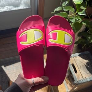 Size 5 champs slides